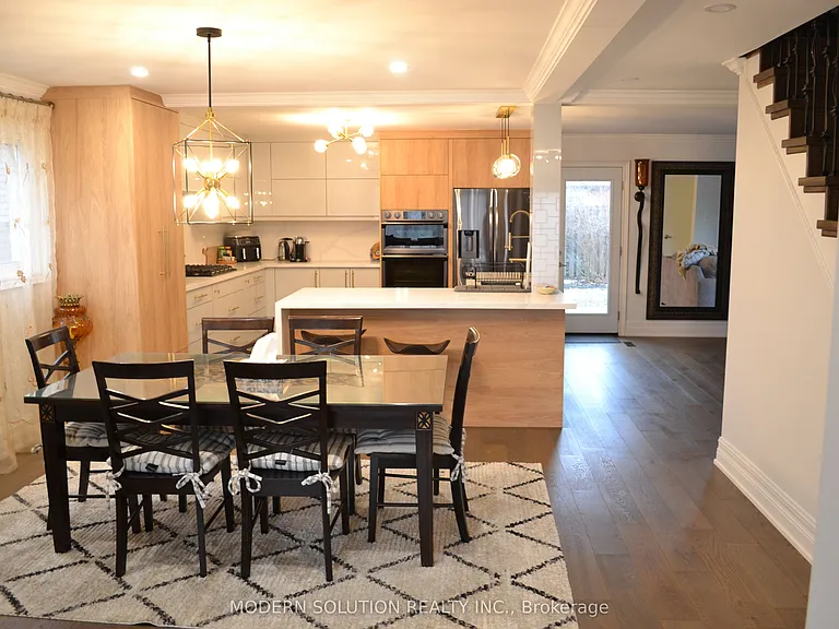 65 Manning Cres — Photo 5