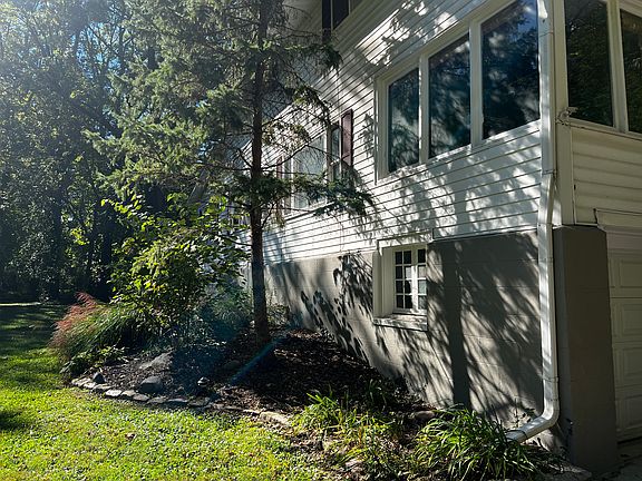 2nd image of 7520 Rosslyn Ave #A