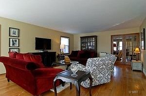 3rd image of 6849 N Sauganash Ave