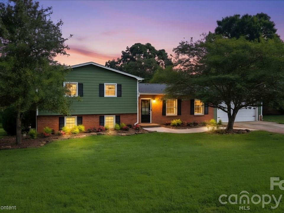 1st image of 2219 36th Ave NE