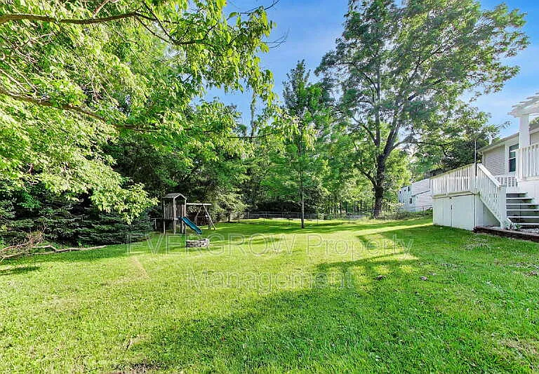 9518 Bent Brook Dr — Photo 32