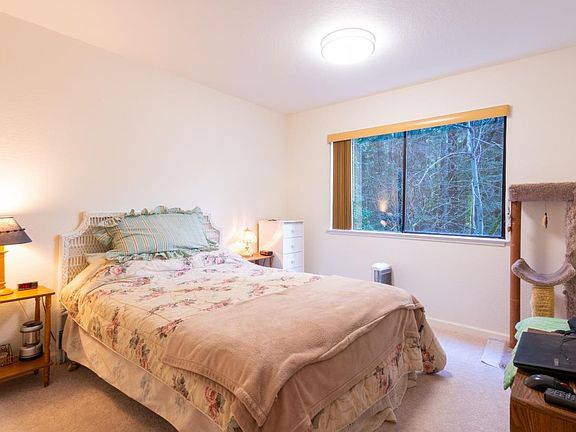 5th image of 1121 Highland Dr