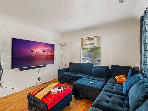 3rd image of 1121 El Vecino Ct