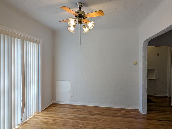4th image of 804 Wellesley Dr NE