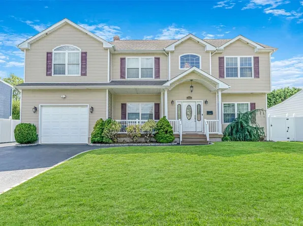 759 S Walnut Street, Lindenhurst, NY 11757