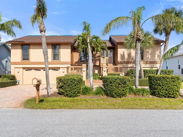 127 6th St E, Tierra Verde, FL 33715