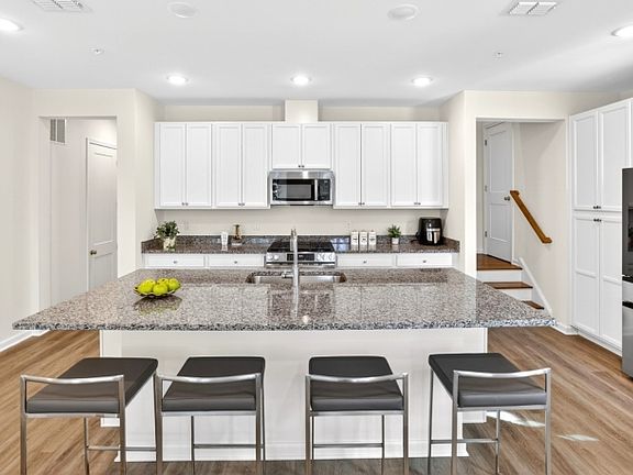 4th image of 225 Myrtle Rd