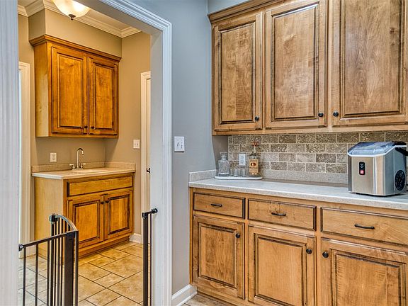 5th image of 104 Meadowbrook Ct