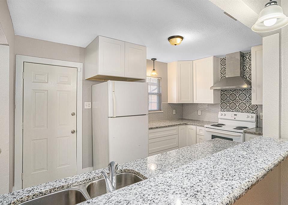 1st image of 2533 Warren Ave