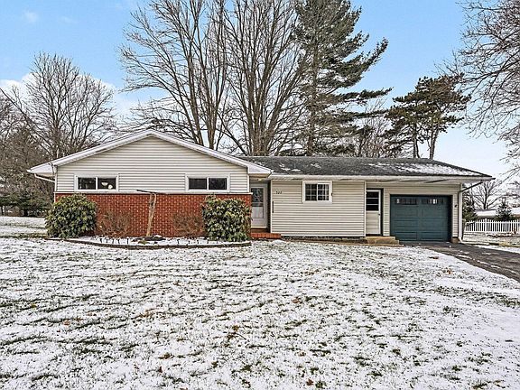 3rd image of 529 Hill Rd