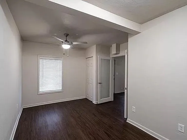 342 W Culver St — Photo 11