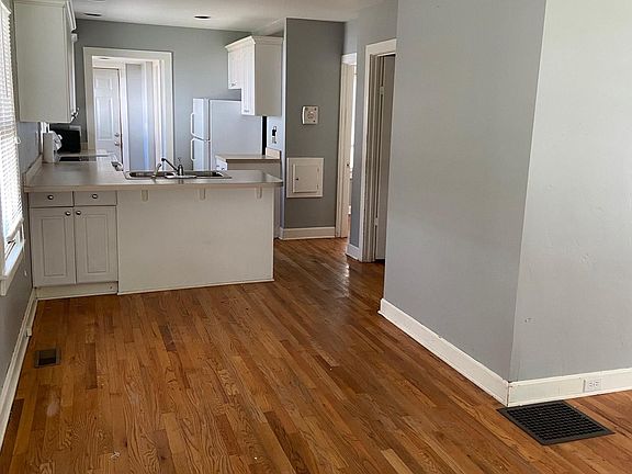 5th image of 105 W 79th St