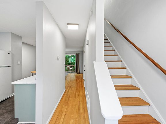 3rd image of 111 Weatherstone Dr Unit B
