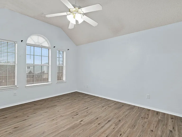 316 Leameadow Dr — Photo 20