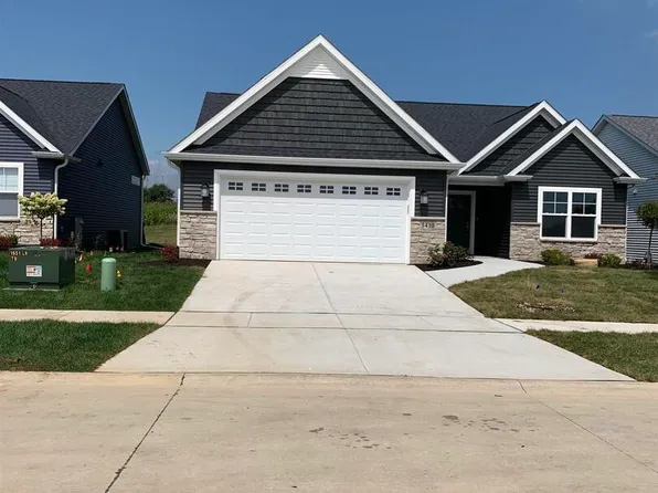 6215 Deere Creek Ln, Davenport, IA 52807