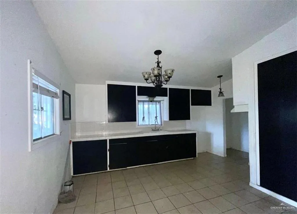 3 bed, 2.0 bath, 1144 sqft, $1,350 — Photo 2