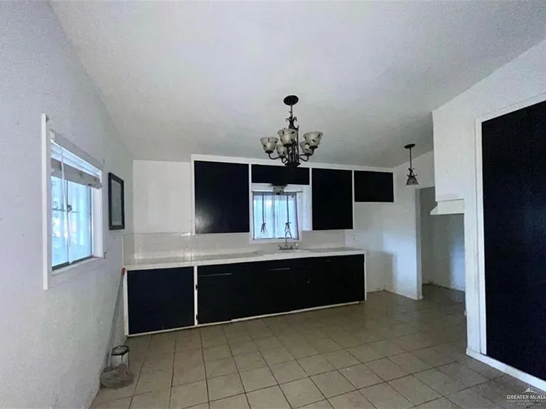 1822 E Madison Ave — Photo 2
