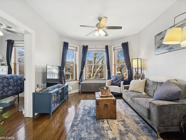 2439 N Harding Ave #2F — Photo 4