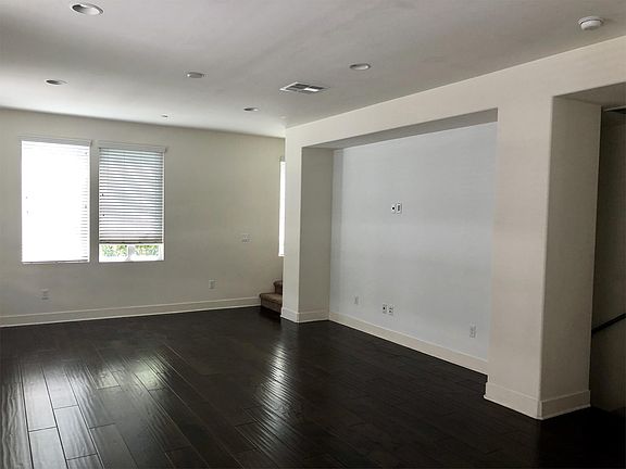5th image of 5130 Melrose Ave