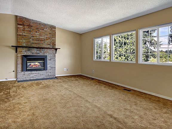 4th image of 1041 151st Ave SE