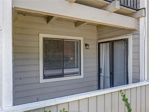 4th image of 1901 Holleman Dr #101