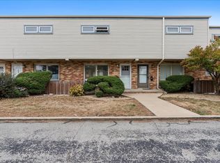 2210 E Lincoln St, Bloomington, IL 61701