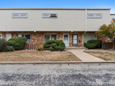 2210 E Lincoln St, Bloomington, IL, 61701