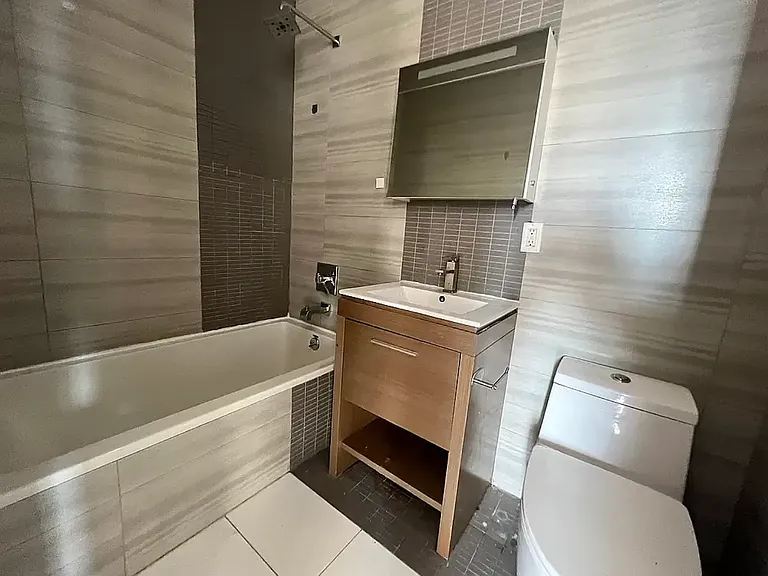170 Suydam St #4R — Photo 14