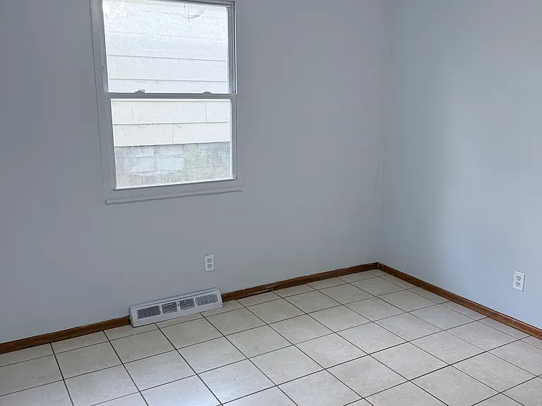 1634 Merrill Ave — Photo 10