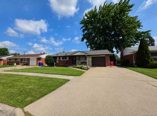 18503 Bittersweet St, Fraser, MI 48026
