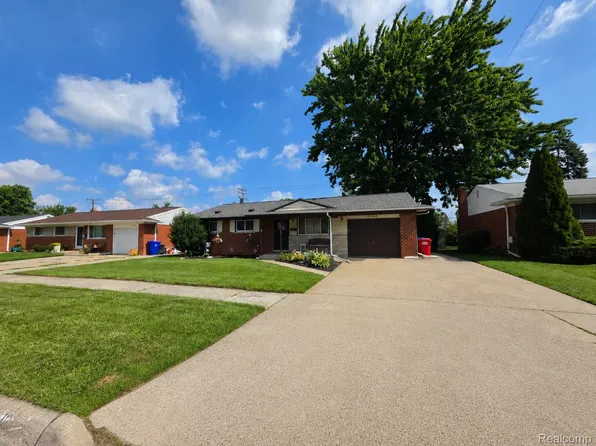 18503 Bittersweet St, Fraser, MI 48026