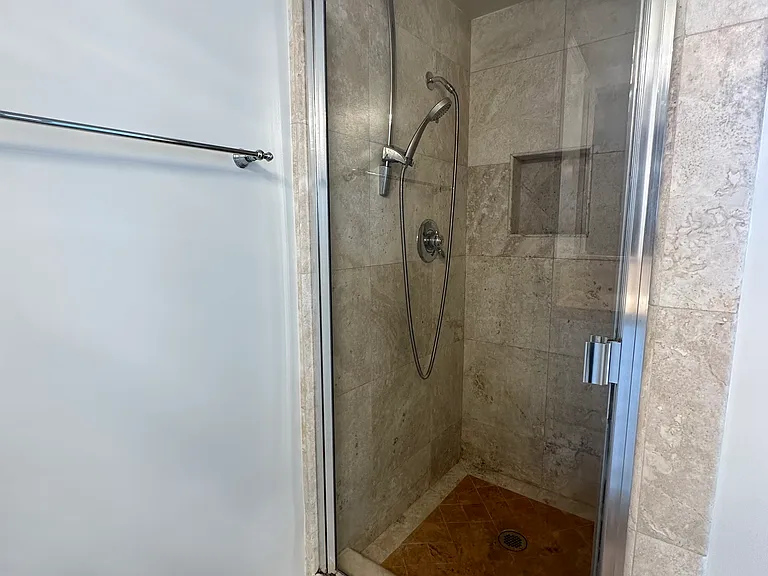 20428 Roslin Ave — Photo 16