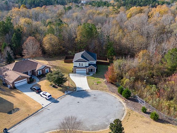 3rd image of 734 Oakwood Court