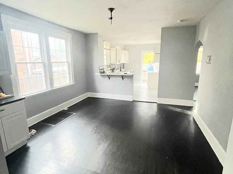 3917 King Pl — Photo 3