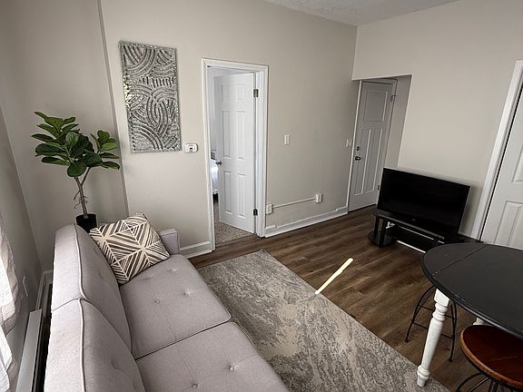 2nd image of 511 Franklin Ave APT 3