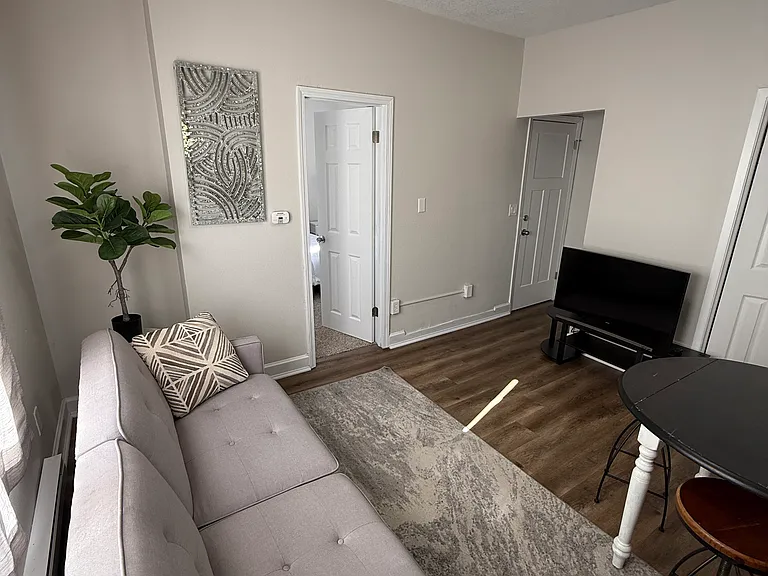 511 Franklin Ave #3 — Photo 2