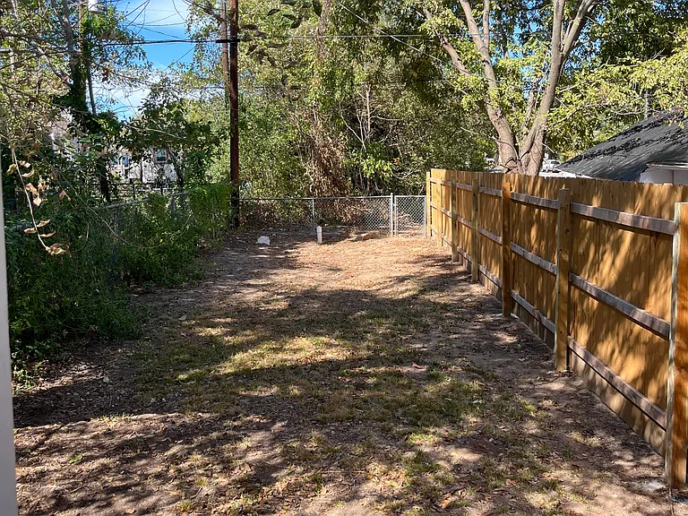 431 E Woodard St #101 — Photo 30
