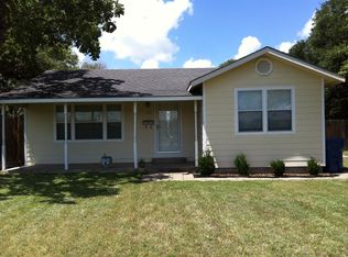 204 W Fannin St, Refugio, TX 78377