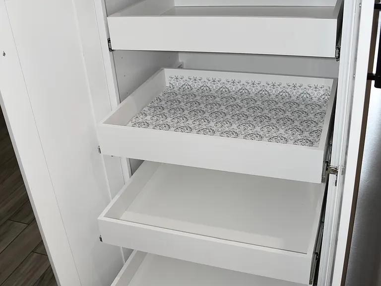 Pull out drawer/shelves