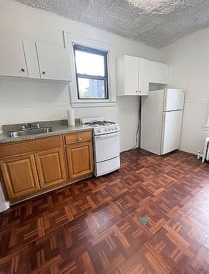4th image of 42-02 Ditmars Blvd Unit 2R
