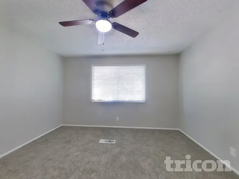 1725 Hiawatha Dr NE — Photo 9