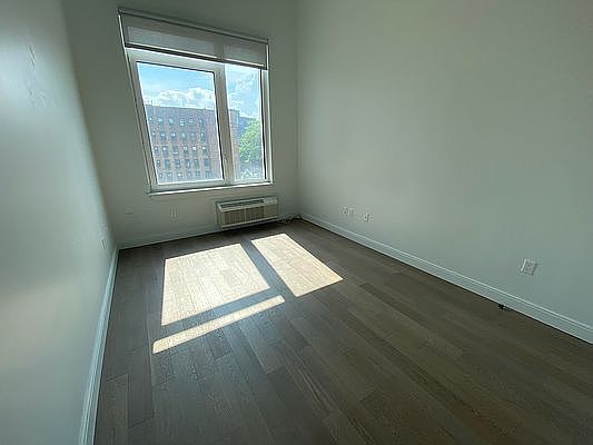 4th image of 152-11 89th Ave #1537