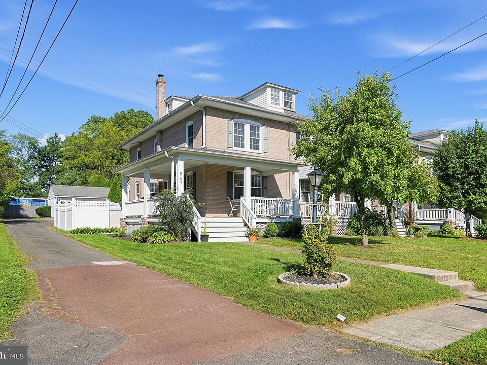 1st image of 867 Main St