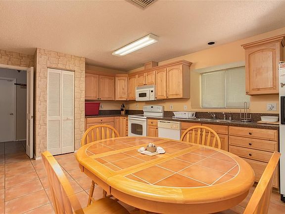 5th image of 11909 Hickorynut Dr