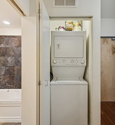 3rd image of 1720 S Michigan Ave APT 804