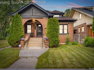 712 Chalmers St, Detroit, MI 48215