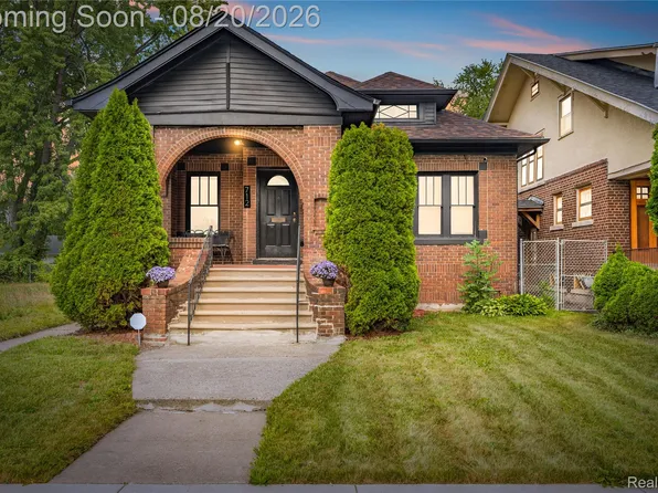 712 Chalmers St, Detroit, MI 48215