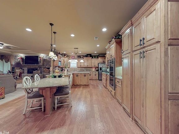 3rd image of 7701 Westwind Dr