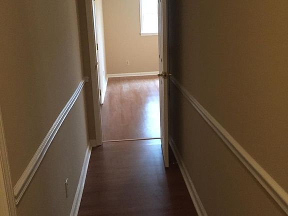 Hallway to bedroom 1