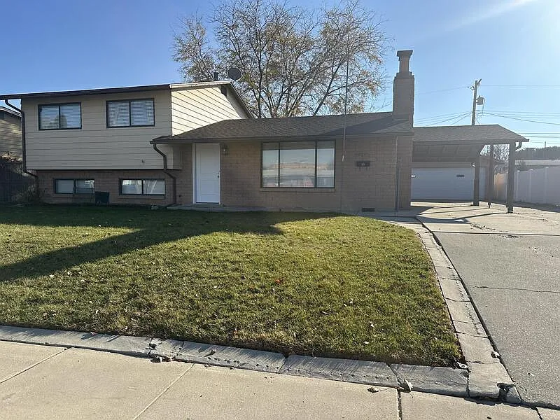 4 bed, 3.5 bath, 1678 sqft, $2,495 — Photo 1